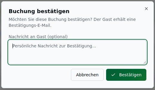 Dialog „Buchung bestätigen" – Hinweis, dass der Gast eine Bestätigungs-E-Mail erhält, ein optionales Textfeld „Nachricht an Gast" sowie die Buttons Abbrechen und Bestätigen